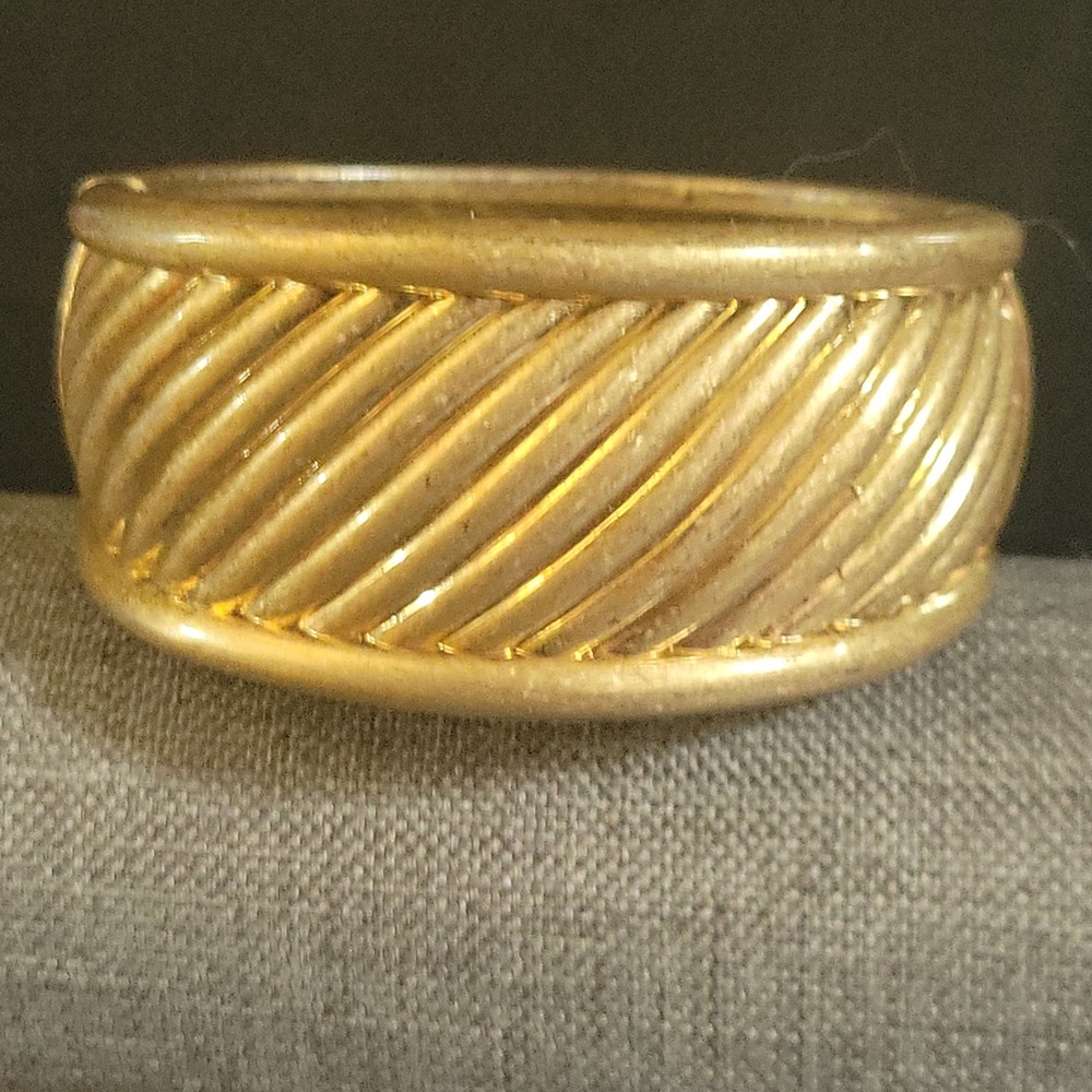 Vintage Gold Ribbed Clamper Bangle Bracelet 2.25 Inch Interior Old Money